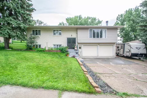 2417 Boulevard Ave E, Bismarck, ND 58501