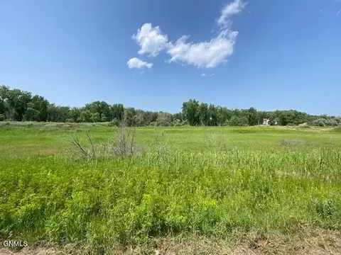 3480 Gallatin Dr, Bismarck, ND 58504