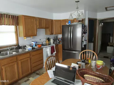 206 Dakota St S, Elgin, ND 58533 photo 2