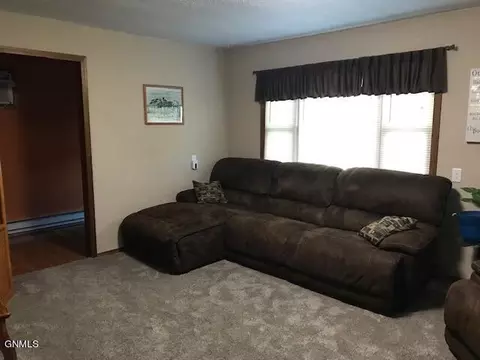 206 Dakota St S, Elgin, ND 58533 photo 4