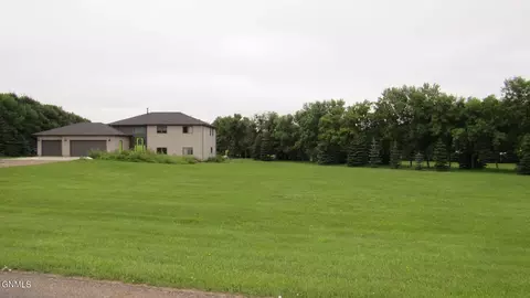 9300 Cedar Ln, Bismarck, ND 58503