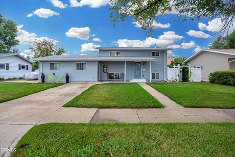 723 14th St W, Williston, ND 58801