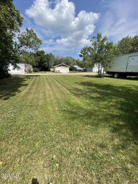 113 5th Ave SE, Crosby, ND 58730