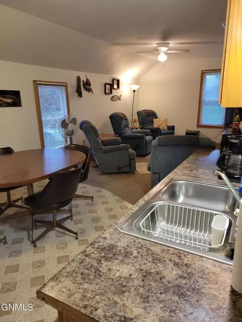 207 1st Ave NE, Ashley, ND 58413 photo 10