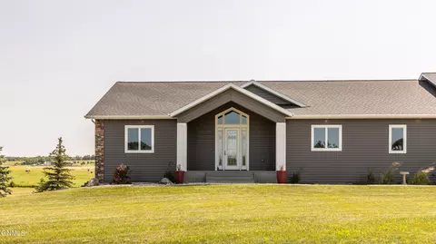 6403 Endicott Dr, Bismarck, ND 58503 photo 2