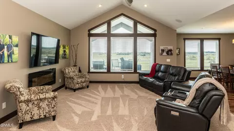 6403 Endicott Dr, Bismarck, ND 58503 photo 9