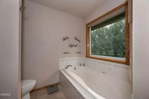 3709 Bottom Road Rd, Bismarck, ND 58504 photo 16
