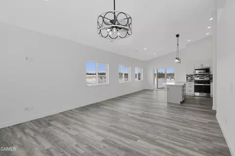 616 39th St E, Williston, ND 58801 photo 5