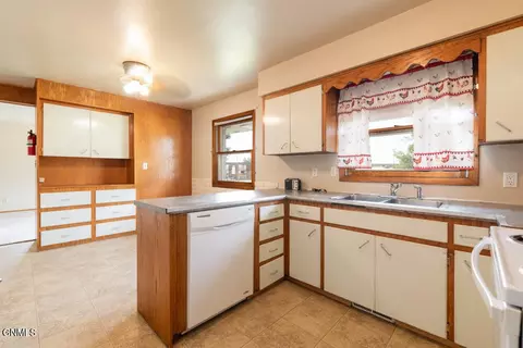 515 Gary Ave, Bismarck, ND 58501 photo 9