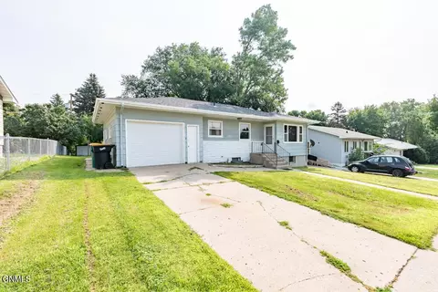 515 Gary Ave, Bismarck, ND 58501 photo 3