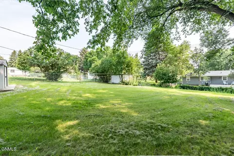 515 Gary Ave, Bismarck, ND 58501 photo 28