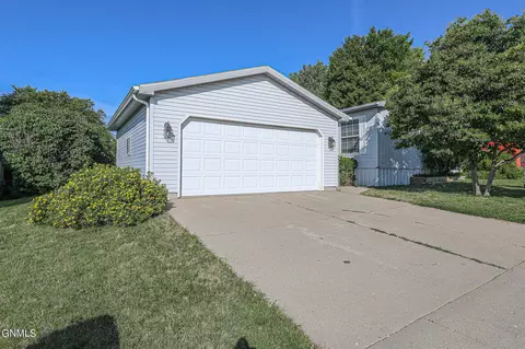 4615 Patriot Dr, Bismarck, ND 58503