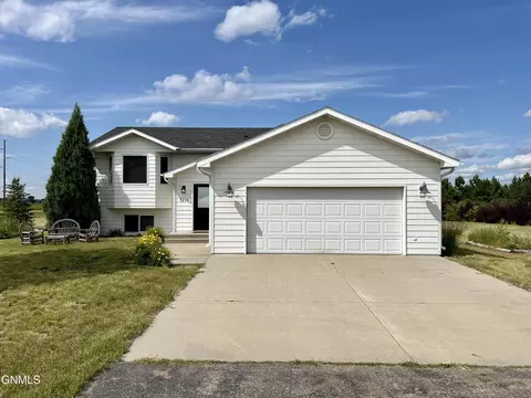 5210 Prairiewood Dr, Bismarck, ND 58504