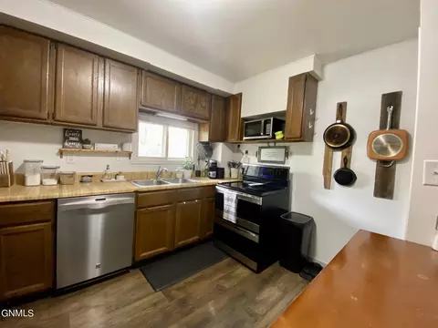 536 3rd Ave E, Dickinson, ND 58601 photo 15