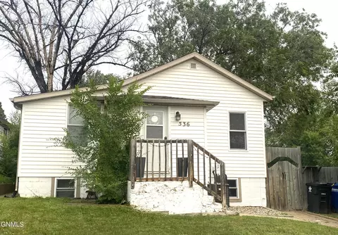 536 3rd Ave E, Dickinson, ND 58601