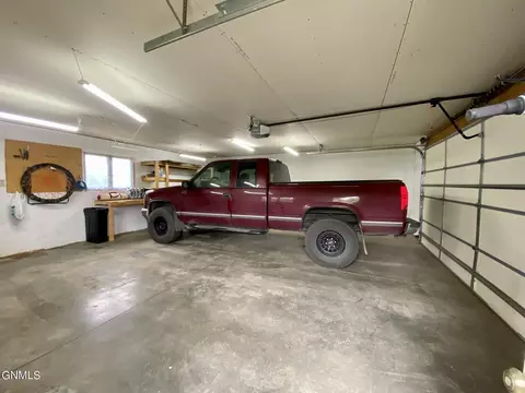 536 3rd Ave E, Dickinson, ND 58601 photo 28