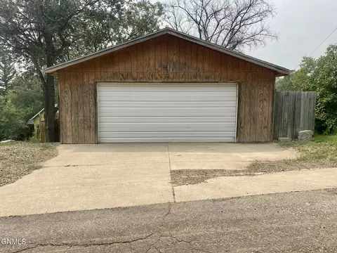 536 3rd Ave E, Dickinson, ND 58601 photo 29