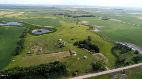 6930 40 St SE, Jamestown, ND 58401