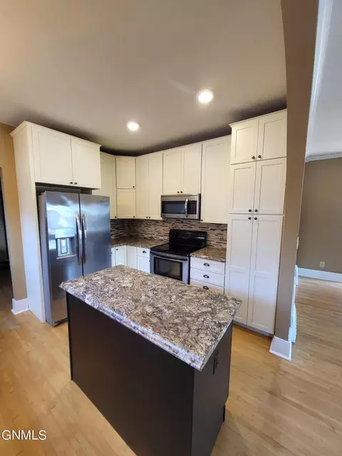 707 Main St, Williston, ND 58801 photo 9