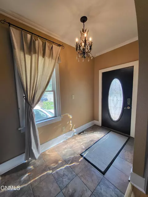 707 Main St, Williston, ND 58801 photo 2