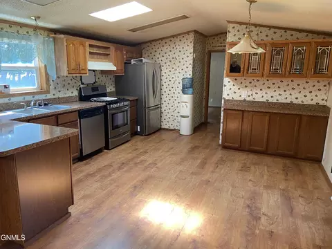5615 Carolville Loop, Williston, ND 58801 photo 12