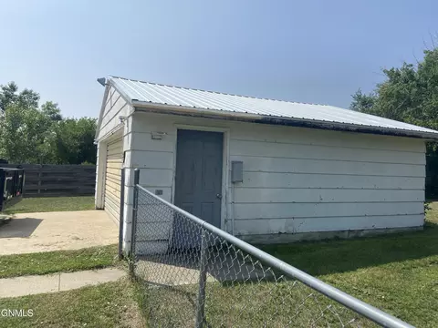 5615 Carolville Loop, Williston, ND 58801 photo 28