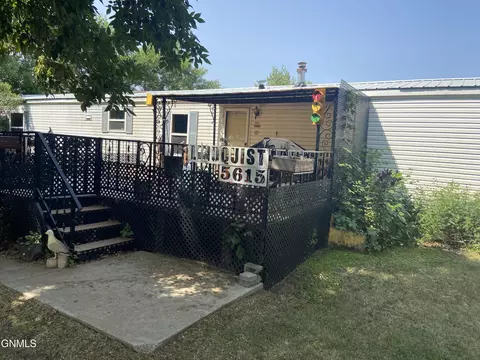 5615 Carolville Loop, Williston, ND 58801
