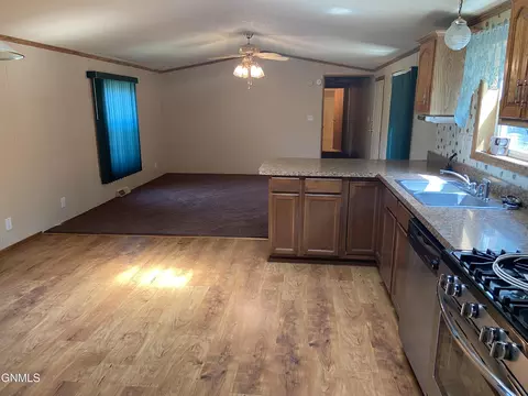 5615 Carolville Loop, Williston, ND 58801 photo 13