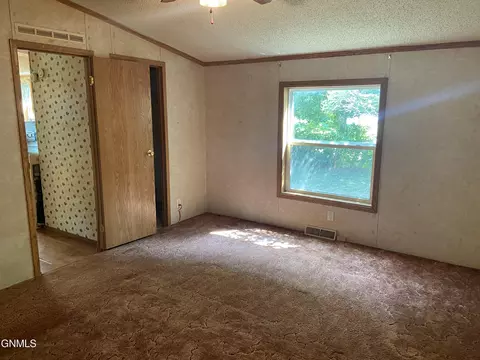 5615 Carolville Loop, Williston, ND 58801 photo 20