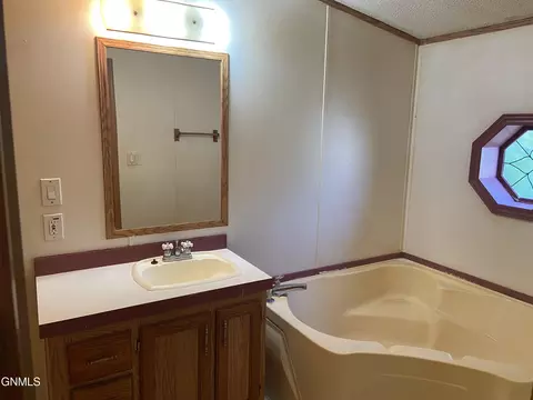 5615 Carolville Loop, Williston, ND 58801 photo 22