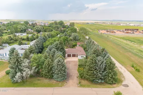 3253 110p Ave SW, Dickinson, ND 58601