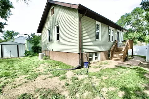 1310 Rosser Ave, Bismarck, ND 58501