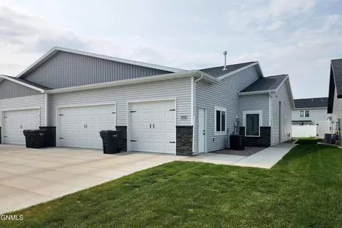 3713 Gale Cir SE, Mandan, ND 58554