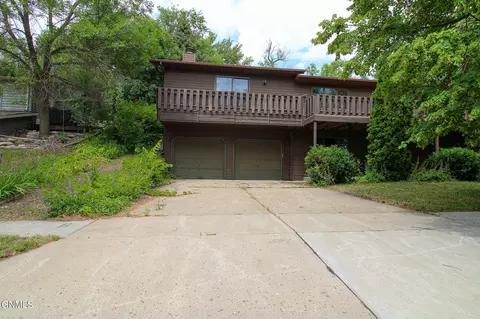 3040 Ontario Ln, Bismarck, ND 58503