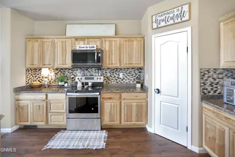 13906 61st St NW, Williston, ND 58801 photo 22