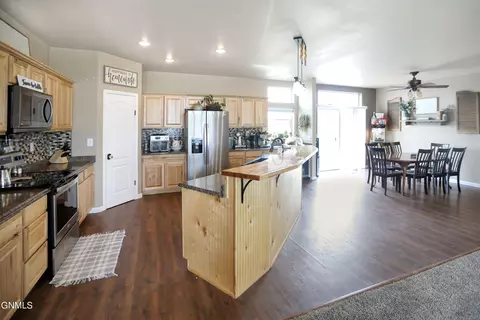 13906 61st St NW, Williston, ND 58801 photo 17