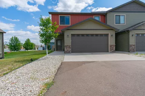 1030 Elm Ave, Dickinson, ND 58601