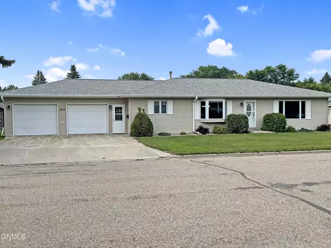 1455 2nd St S, Carrington, ND 58421