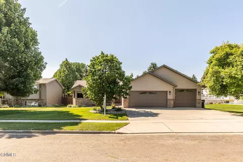 623 York Ln, Bismarck, ND 58503