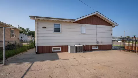 321 S 15th St, Bismarck, ND 58504 photo 25
