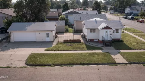 321 S 15th St, Bismarck, ND 58504