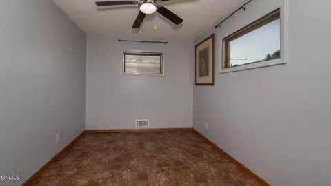 321 S 15th St, Bismarck, ND 58504 photo 11