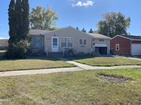 438 2nd St S, Carrington, ND 58421