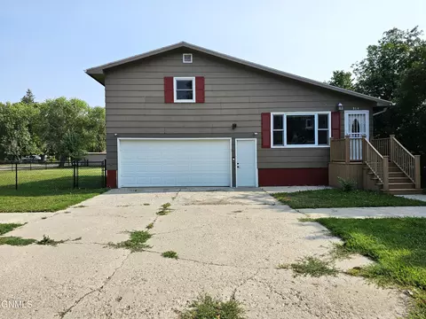 314 1st St S, Ellendale, ND 58436