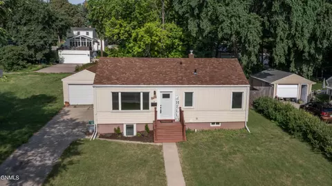 918 2nd St, Bismarck, ND 58501