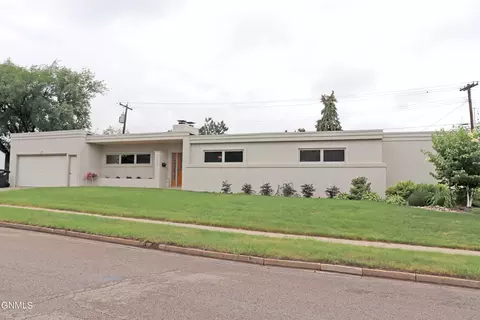 1019 C Ave W, Bismarck, ND 58501
