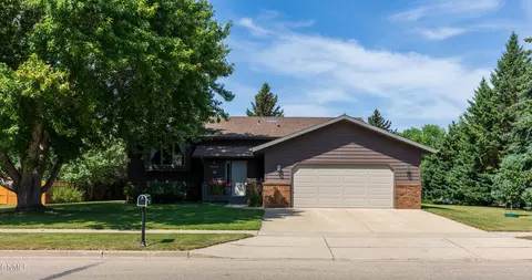 2702 Tyler Pkwy, Bismarck, ND 58503