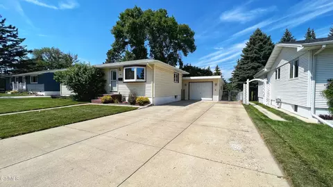 300 E Turnpike Ave, Bismarck, ND 58501