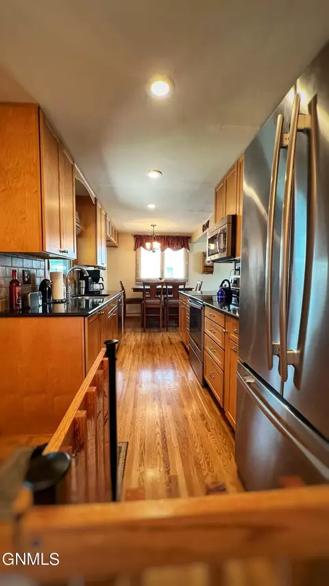 300 E Turnpike Ave, Bismarck, ND 58501 photo 9