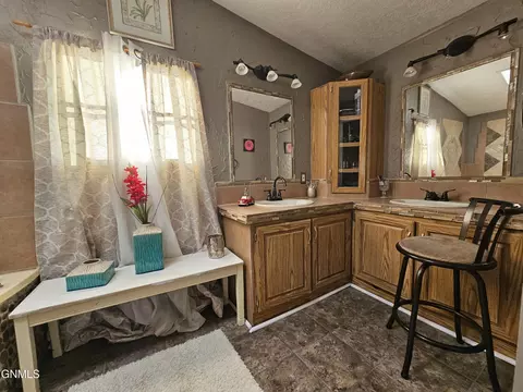 3811 22nd Ave W, Williston, ND 58801 photo 26